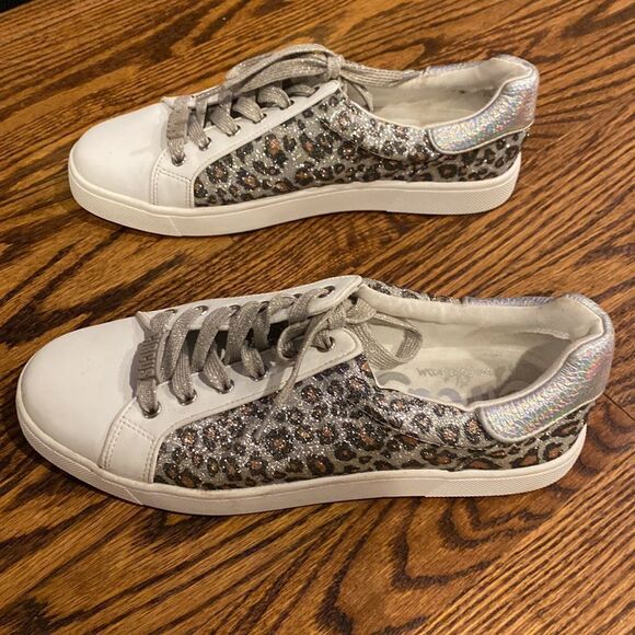Circus by Sam Edelman 8.5M white & silver leopard sneakers Glitter faux leather - Picture 2 of 7
